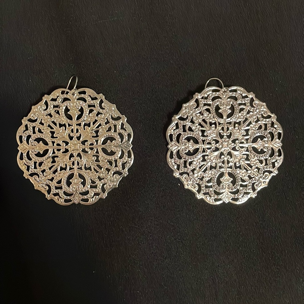 Silver, lightweight round earrings ✨